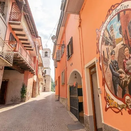 La Casa Del Postino بيت ضيافة 4*