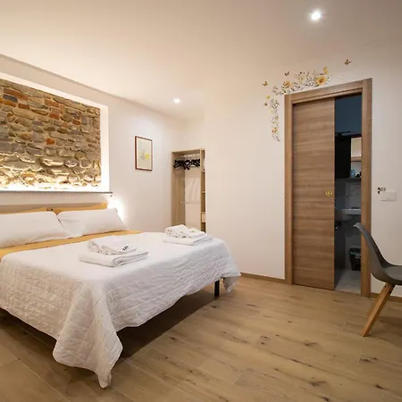 La Casa Del Postino